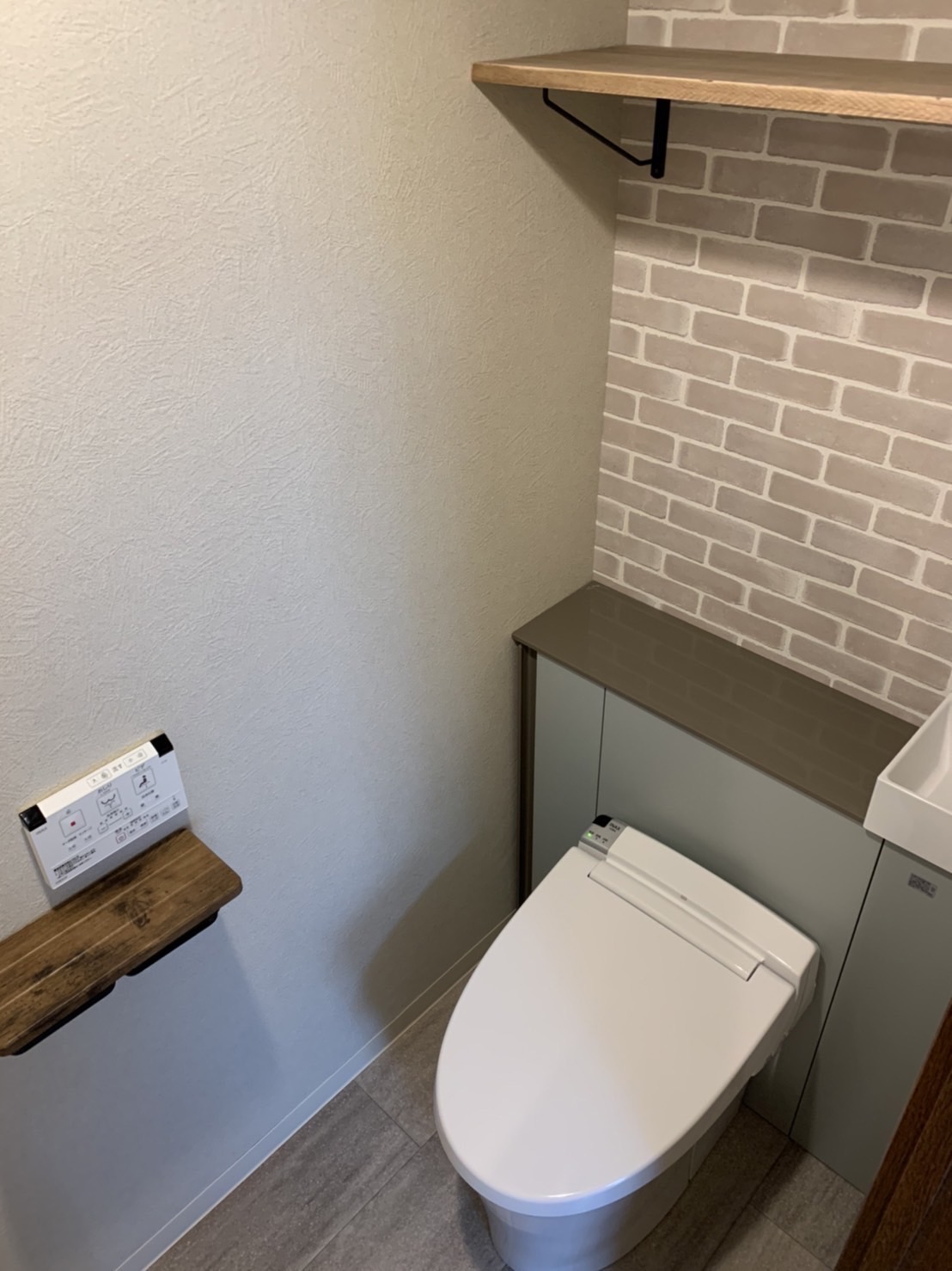 川西市／棚付きトイレですっきり収納化リフォーム