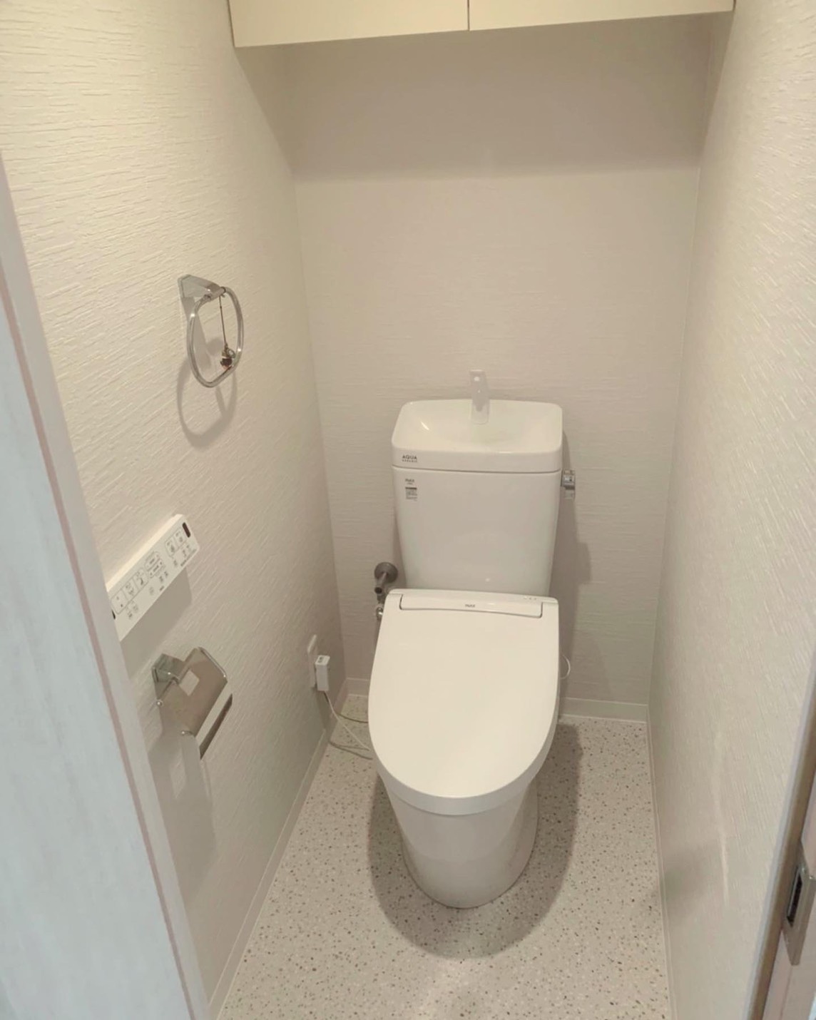 伊丹市 / 白を基調とした清潔感溢れるトイレ空間✨